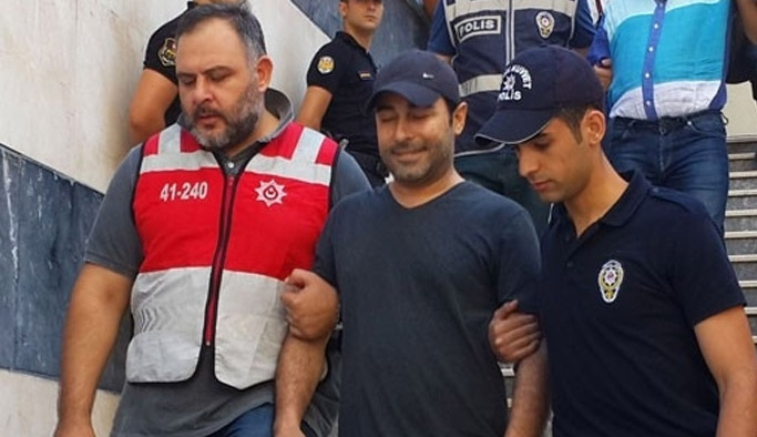 Ünlü şarkıcı tutuklandı!