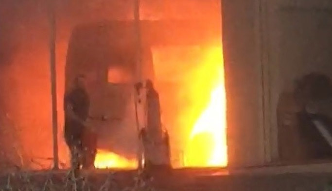 Trabzon'da minibüs yandı