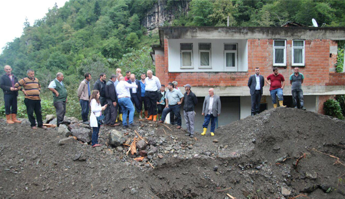 Etkili yağış heyelana neden oldu