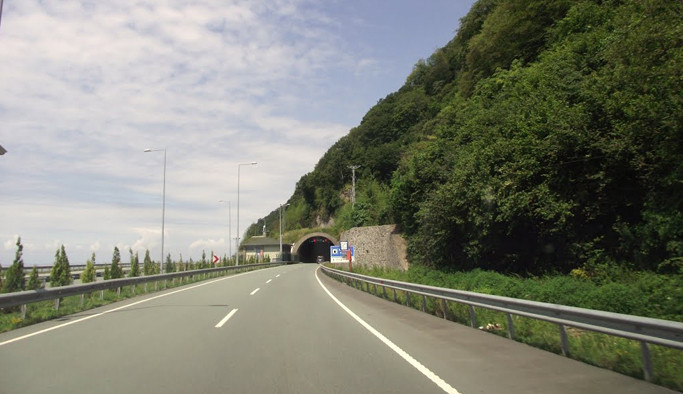 Rize - Artvin yolunda heyelan