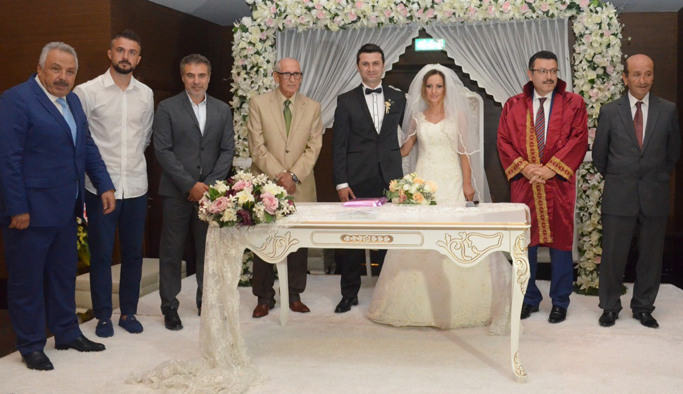 Nuri Bekar ve Fatma Helvalı dünya evine girdi