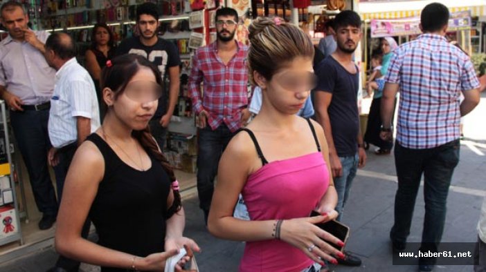 Savaştan kaçan kızları barda çalıştırdılar!