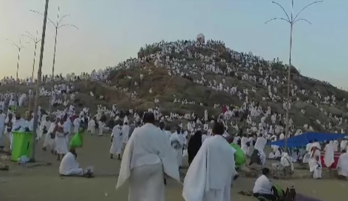 Türk hacı adayları Arafat'ta