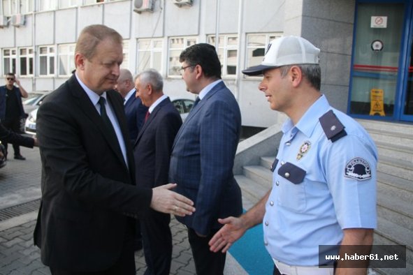 Vali Yücel Yavuz polisle bayramlaştı