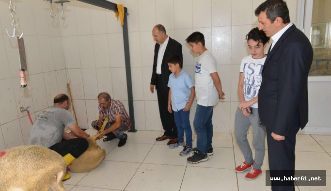 15 Temmuz şehitleri için kurban kesildi