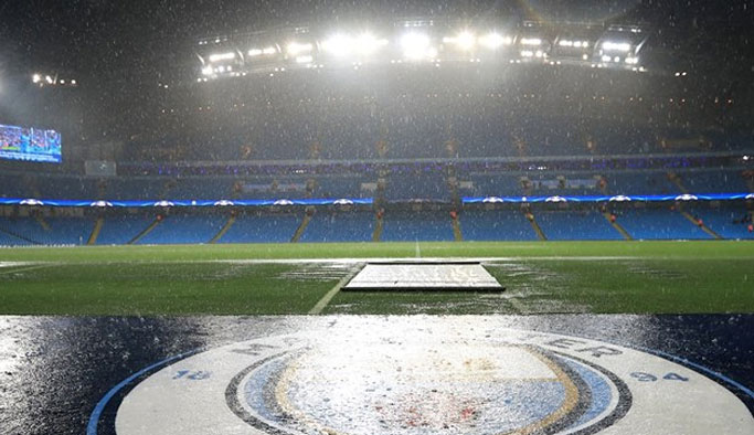 Şampiyonlar Ligi'nde maça yağmur engeli