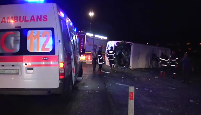 Trabzon'dan yola çıkan midibüs devrildi: 15 yaralı