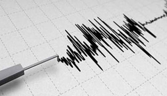 O ilçe sallanmaya devam ediyor: 4 günde 151 deprem