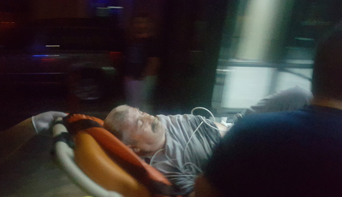 Denizin ortasında karnından vuruldu