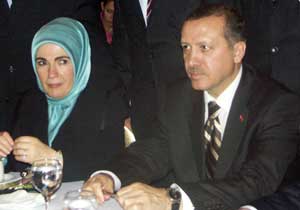 Emine Erdoğan devrede!