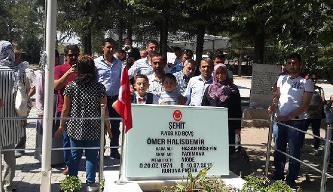 Halisdemir'in mezarına ziyaretçi akını