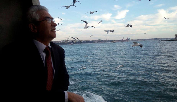 İş adamı aracıyla giderken saldırıya uğradı