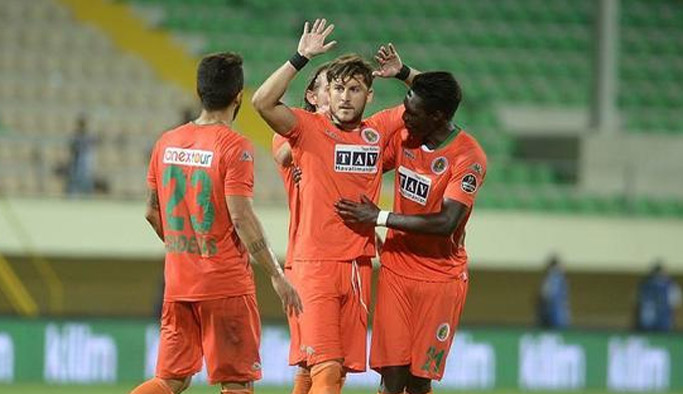 Sefa attığı gole sevinmedi