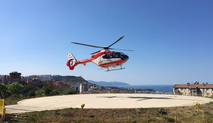 Trabzon'da hava ambulansı yaşlı kadın için havalandı