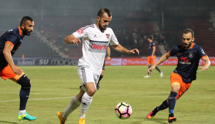 Başakşehir 4'te 4 yaptı