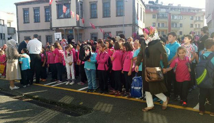 Trabzon'da Okullar açıldı: 15 Temmuz vurgusu...