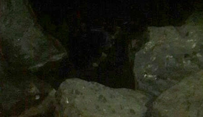 Kayalıklar arasında bir ceset!