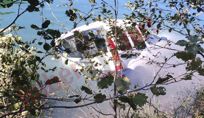 Uzungöl'de araç dereye uçtu