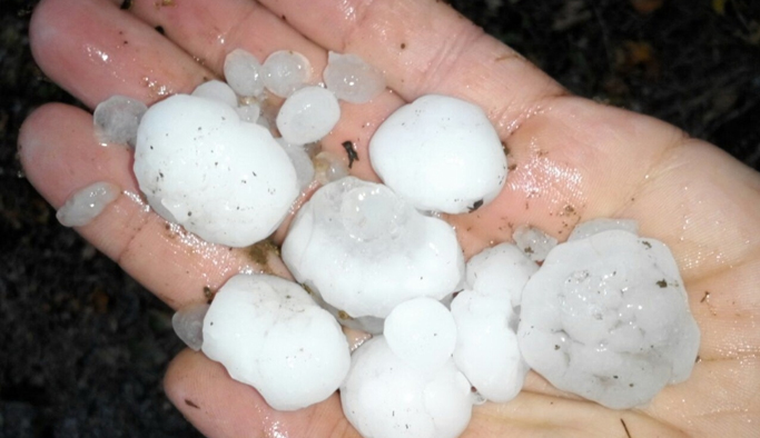 Doğu Karadeniz'de ilini dolu vurdu