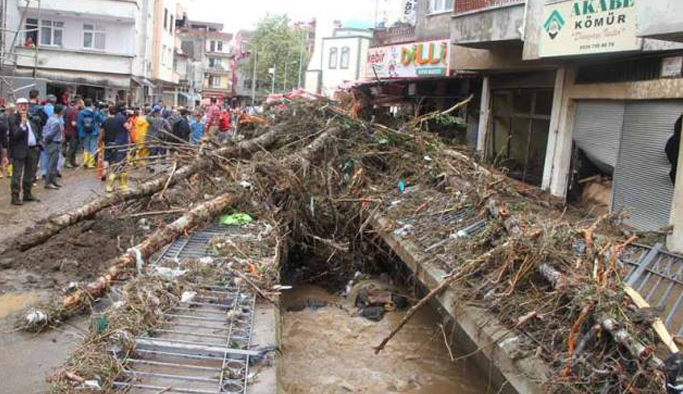 Beşikdüzü'n de eğitime sel molası