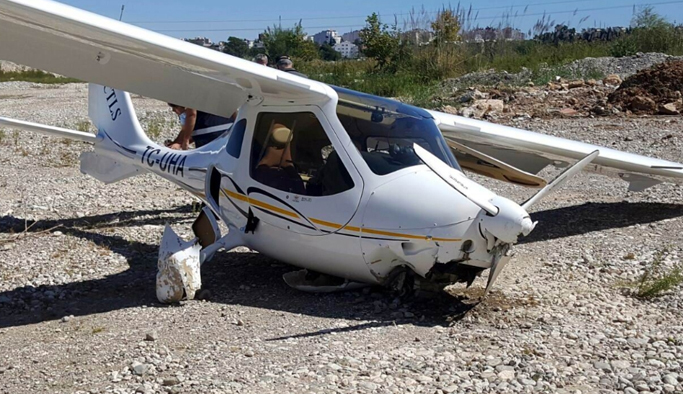 Küçük uçak zorunlu iniş yaptı