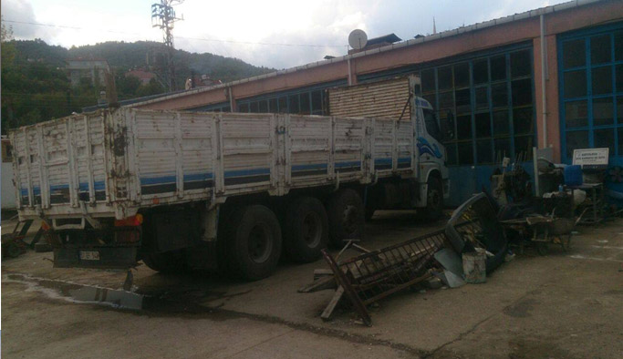 Feci iş kazası! Başı tekerlekle...