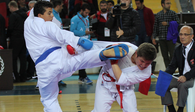 Rize'de karate şampiyonası başladı