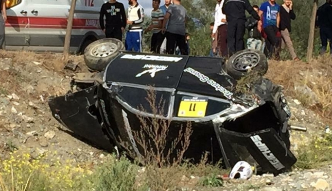 Oto drag yarışlarında kaza: 4 yaralı