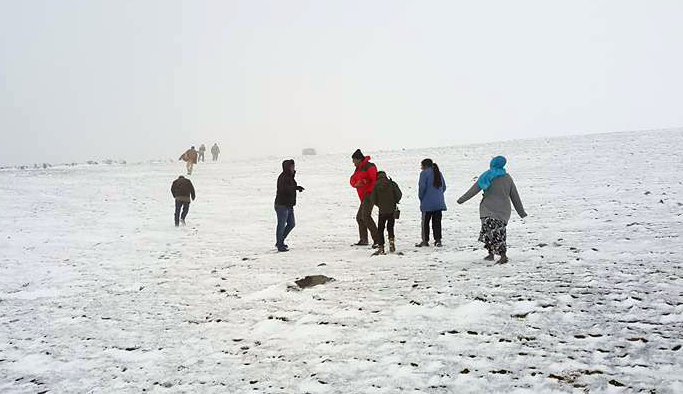 Kar yaylada mahsur bıraktı