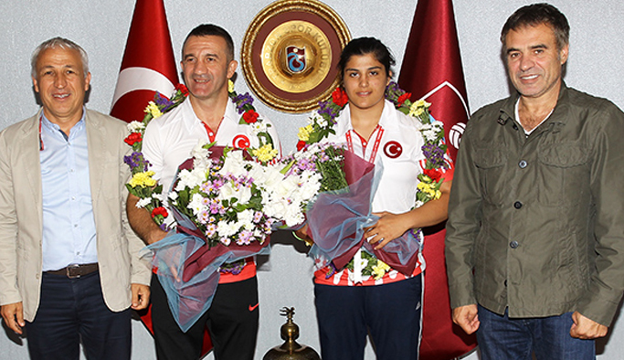 Busenaz'dan Trabzonspor'a ziyaret