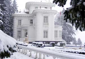 Atatürk Köşk'ü beyaza büründü