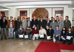 Paraşütçülere sertifika verildi