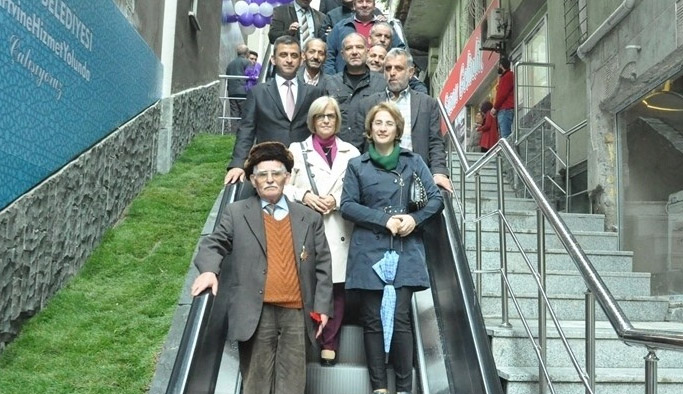 Artvin'de sokağa yürüyen merdiven