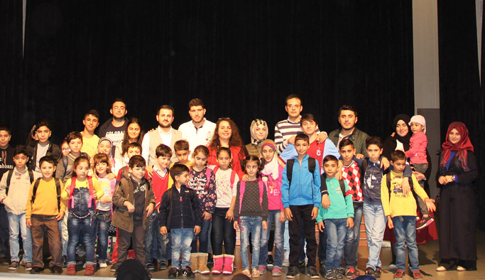 Trabzon'da mülteci öğrencilere yardım