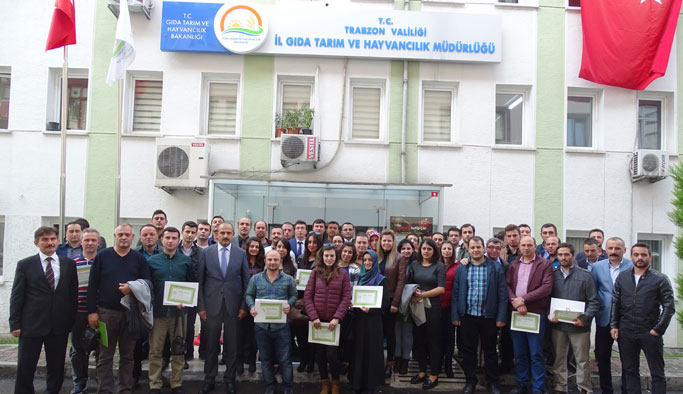 Trabzon'da kontrol görevlileri belgelerini aldı