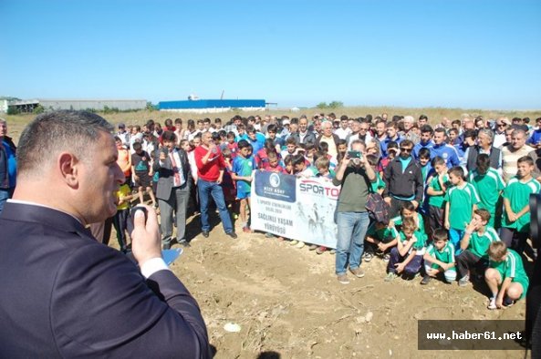 Dikkat çekmek için sağlıksız zeminde idman yaptılar