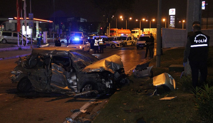 Aşırı hız 2 gencin sonu oldu