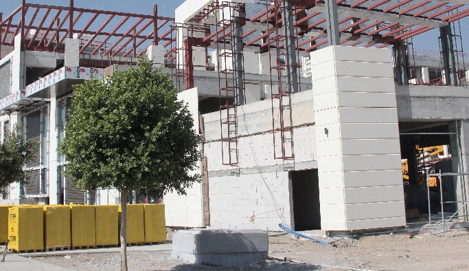 İnşaattan düşerek can verdi