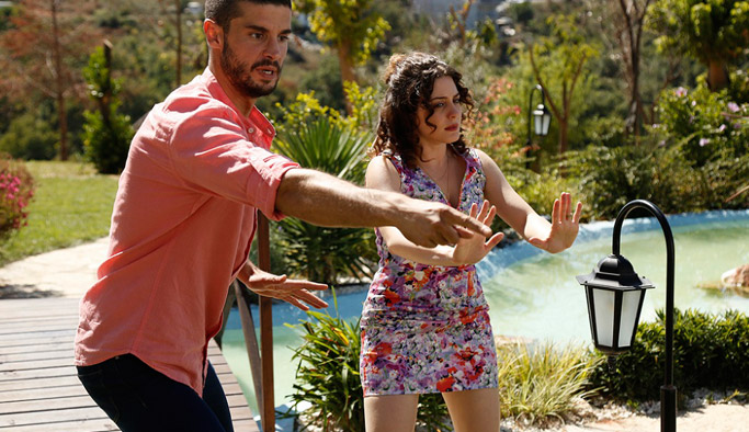 İlişki Durumu Evli ikinci bölümde Ayşegül ve Can zor durumda