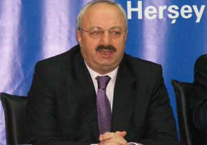 Kaya'dan gazetecilere kutlama