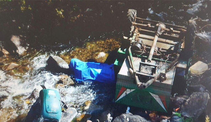 Artvin'de cenazeye giden adam yolda öldü!