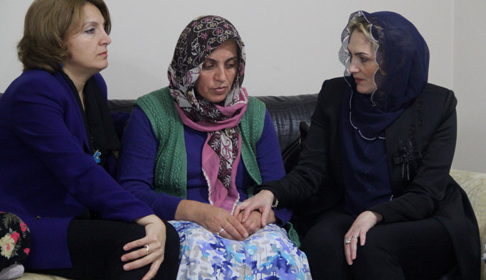 Trabzonlu şehide valinin eşinden ziyaret