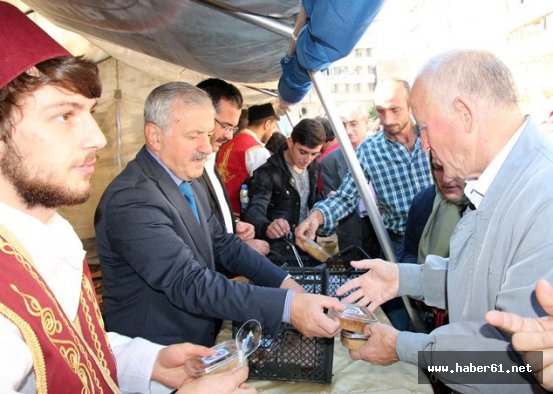 Trabzon'da aşure dağıtıldı