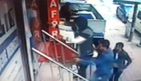 Kuaförde silahlı çatışma kameraya yansıdı!