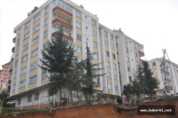 Trabzon'da bir bina boşaltıdı