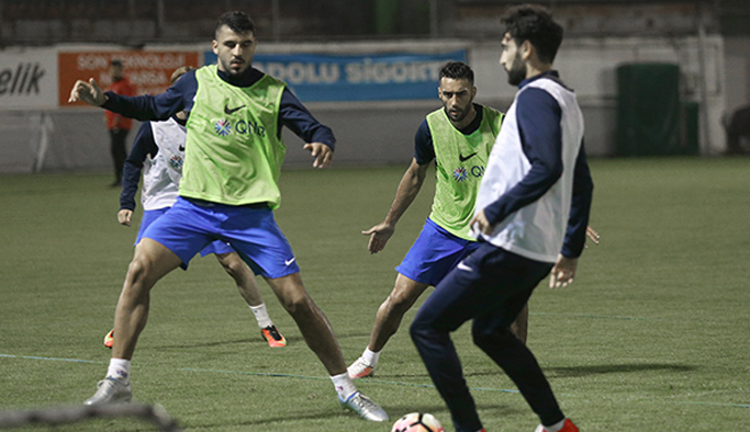 Trabzonspor orta sahasında forma savaşı