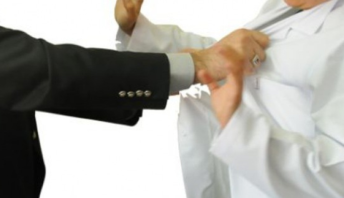 Trabzon'da sağlıkçılara şiddet uygulayan 629 kişi...