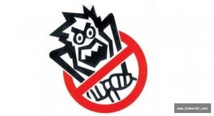 Ehliyetsiz sürücü polislere çarptı!