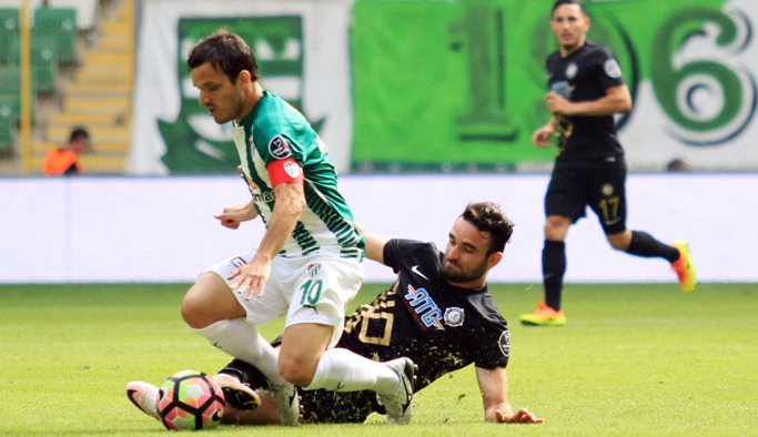 Mustafa Akçay Bursaspor ile berabere
