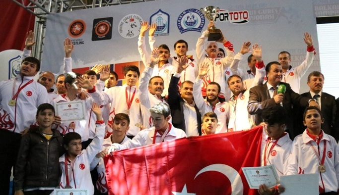 Milli güreşçiler, Balkan Şampiyonası’nda tarih yazdı